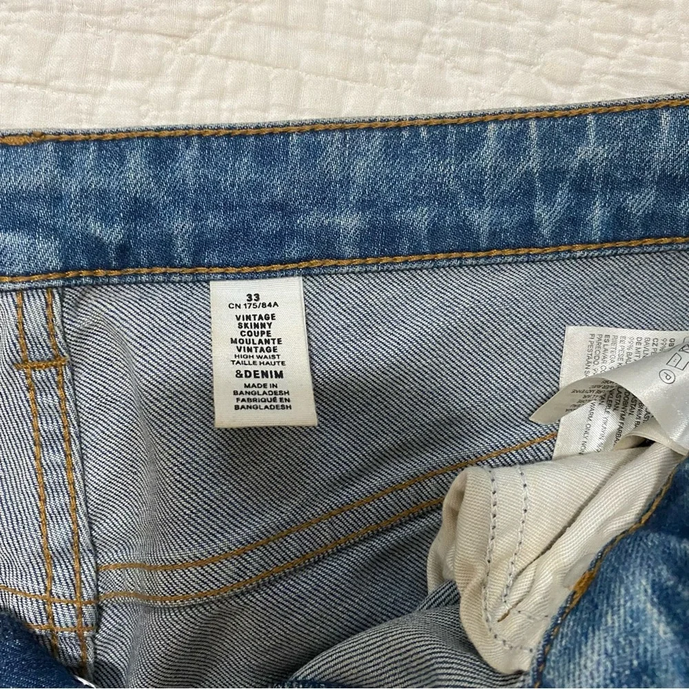 H&M &Denim Men’s 33 Waist Vintage Skinny Destroyed Distressed Used Condition